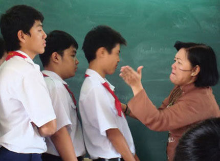 Ngôn từ sốc cùng giáo viên lên lớp